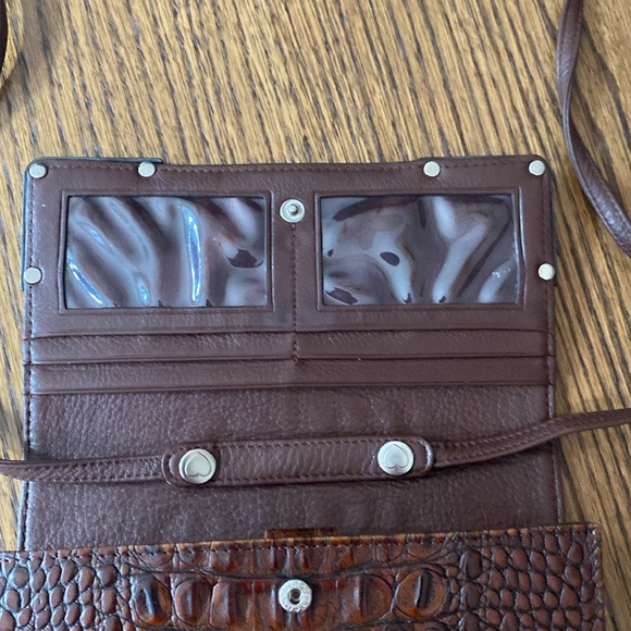 BRIGHTON LEATHER CROSSBODY CLUTCH . - Picture 3 of 16